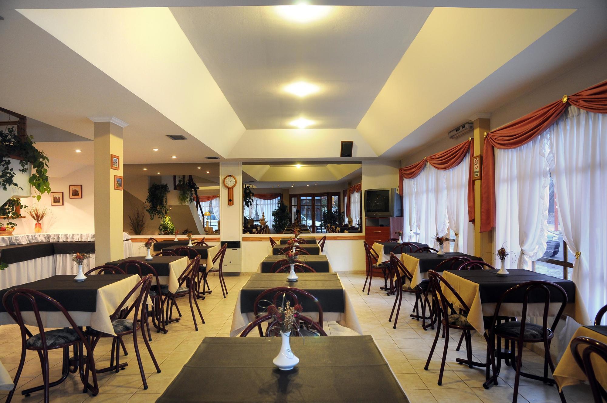 Hotel Salerno Villa Carlos Paz Extérieur photo