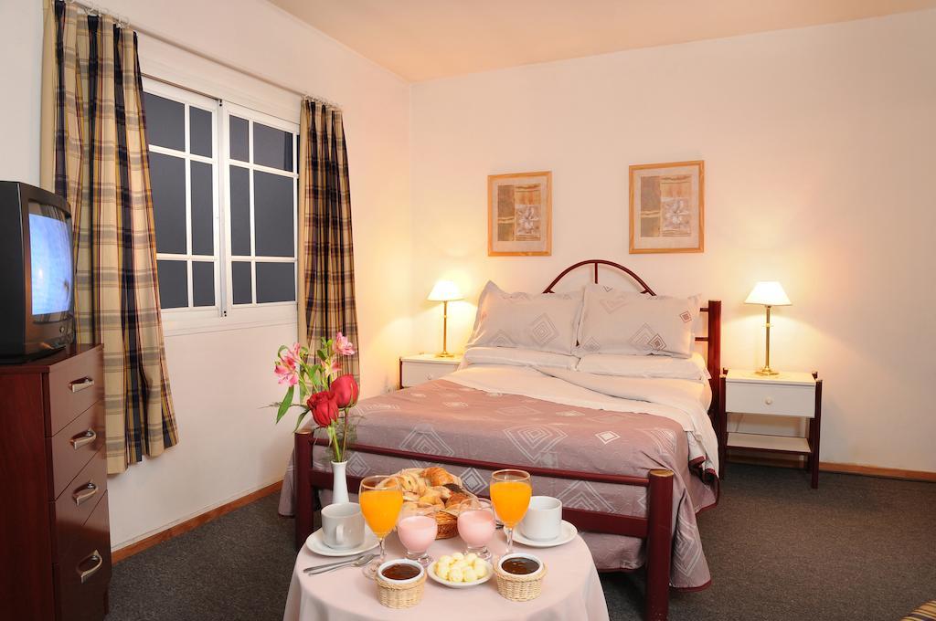 Hotel Salerno Villa Carlos Paz Extérieur photo